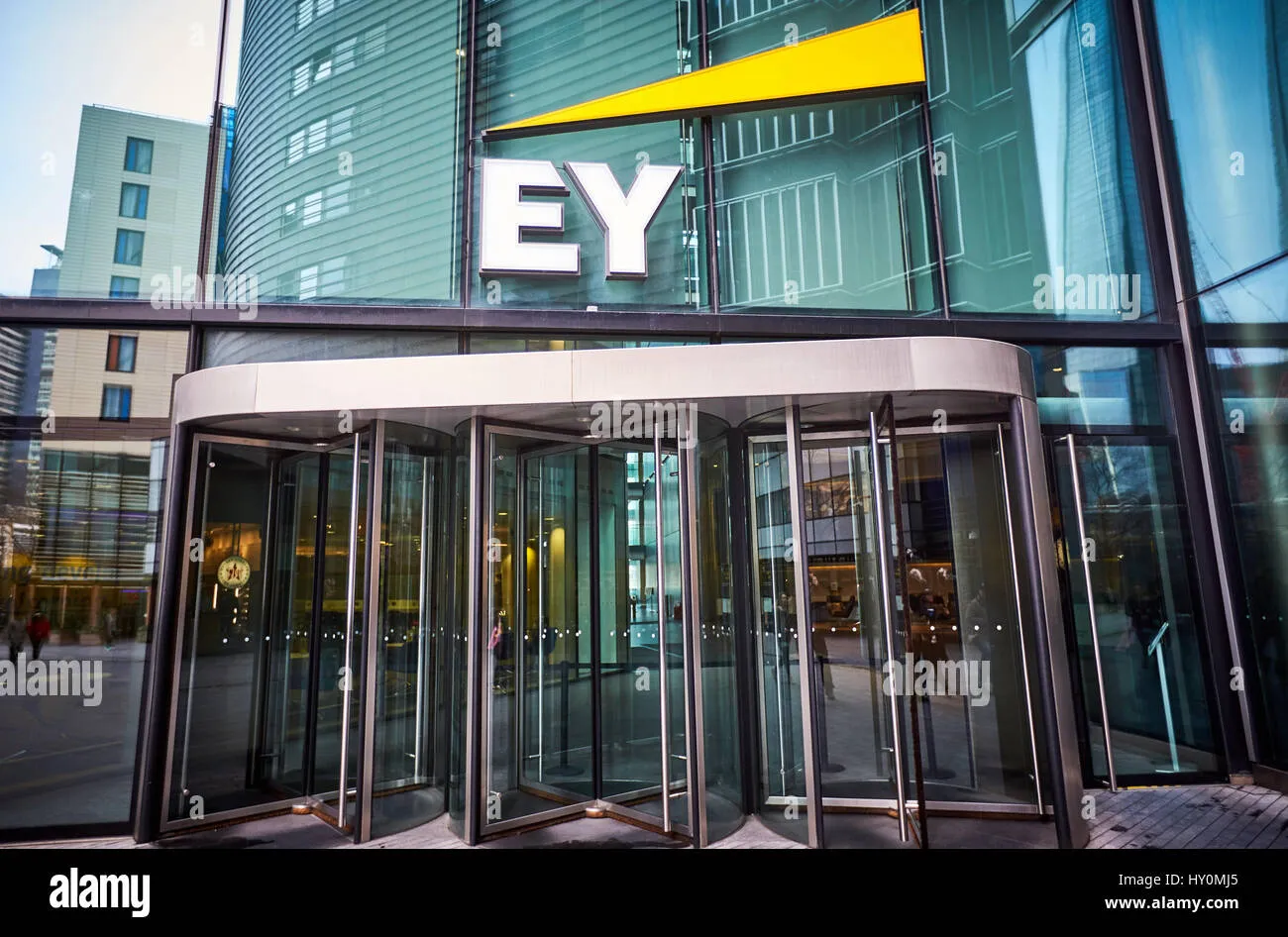 EY (Ernst & Young)